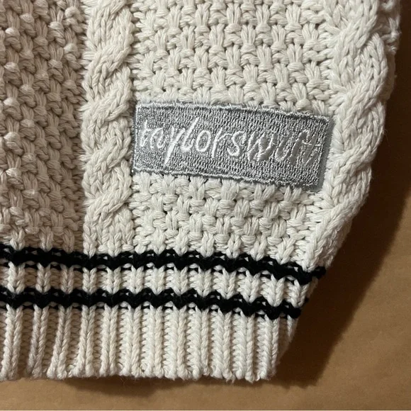 Taylor Swift | Folklore Cardigan Sweater Stars Cable Knit Button Front Size M/L - Picture 5 of 12